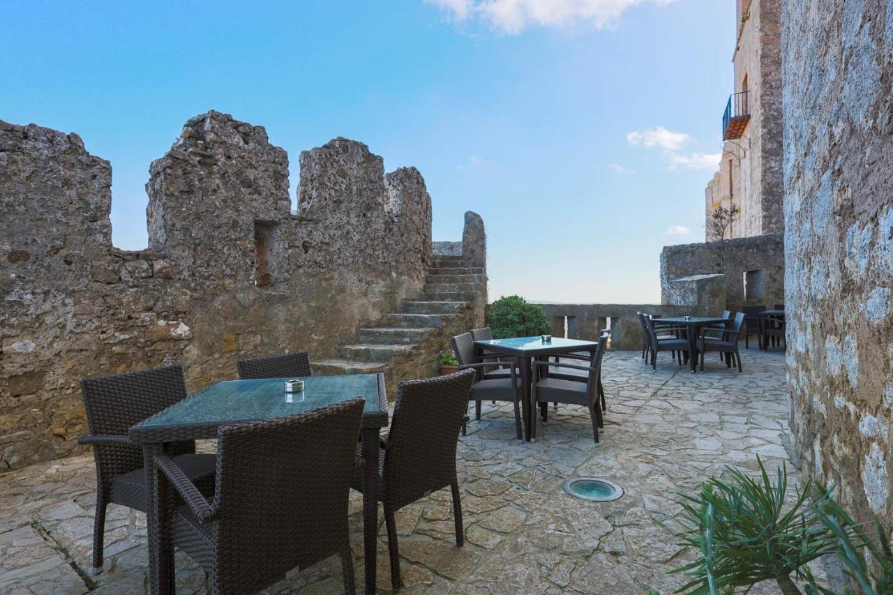 Hotel Tugasa Castillo De Castellar Кастельяр-де-ла-Фронтера Екстер'єр фото